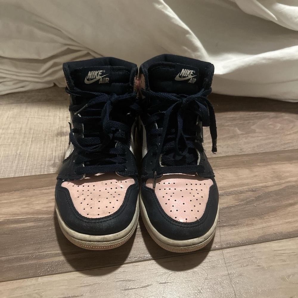 Nike High-Top Sneakers in Black and Pink